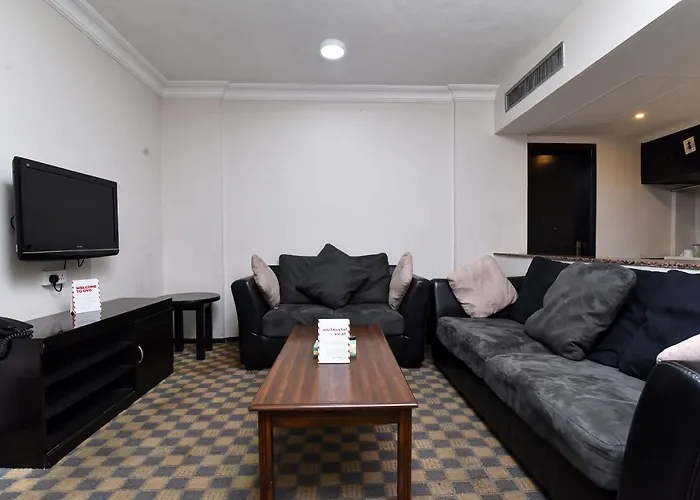 Oyo 411 Moon Hotel